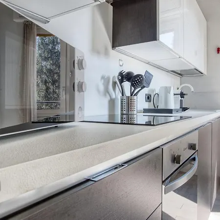 Joivy Delightful Flat With Balcony Милан