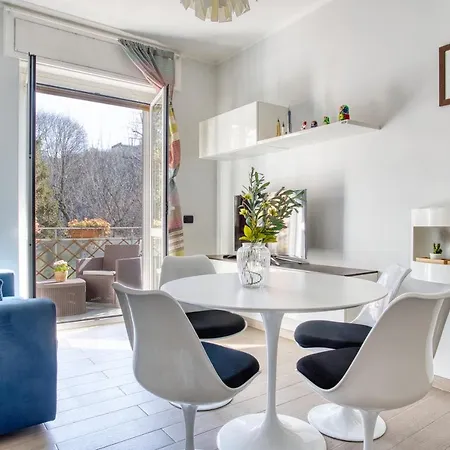 Апартаменты Joivy Delightful Flat With Balcony *